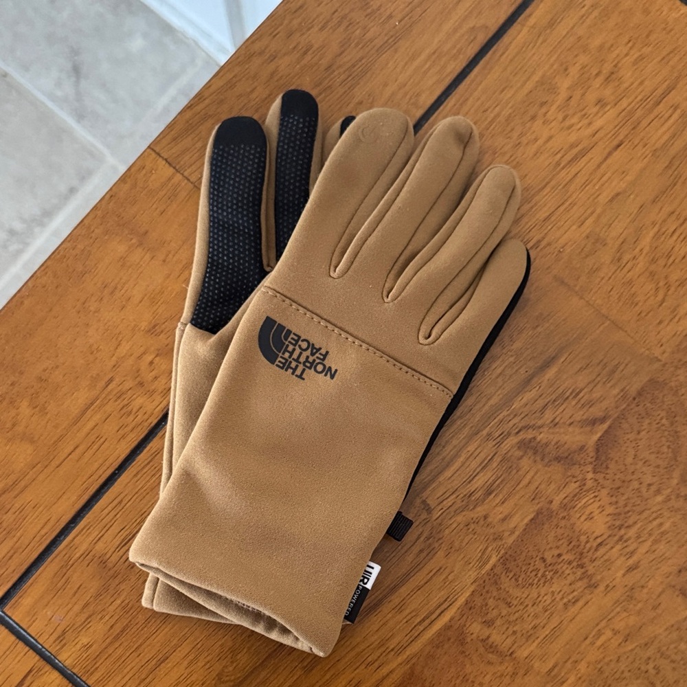 The North Face women’s  Tan Gloves